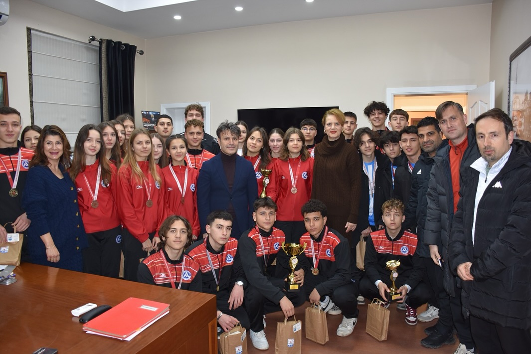 Gelibolu AL'nin başarılı sporcuları Başkan Soyuak'ı ziyaret etti