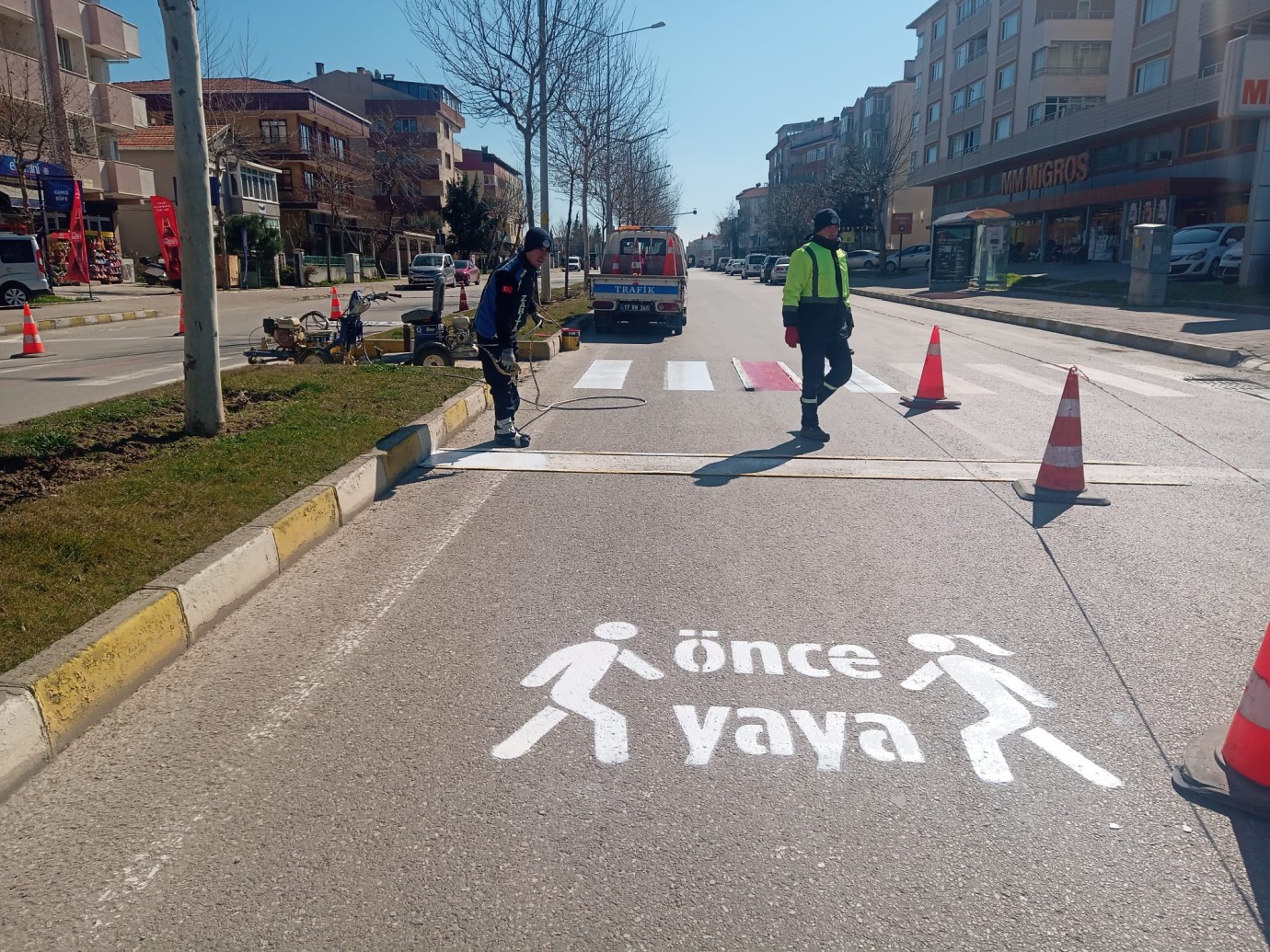 Yaya geçitleri yenileniyor