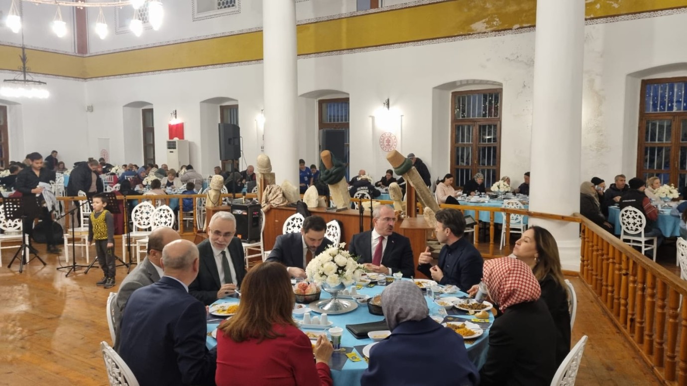 Vali Toraman, Gelibolu Mevlevihanesi'ndeki iftara katıldı