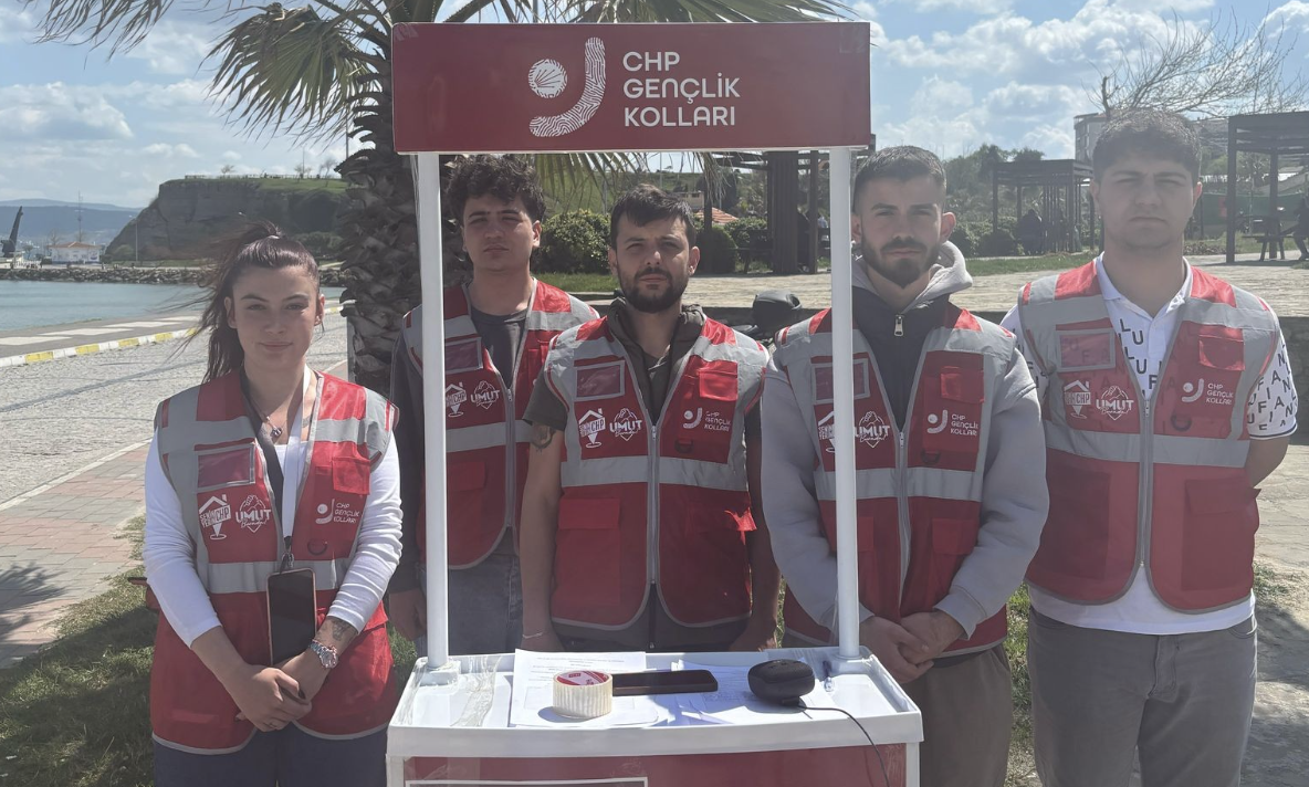 CHP’li gençler İmamoğlu’na destek topluyor