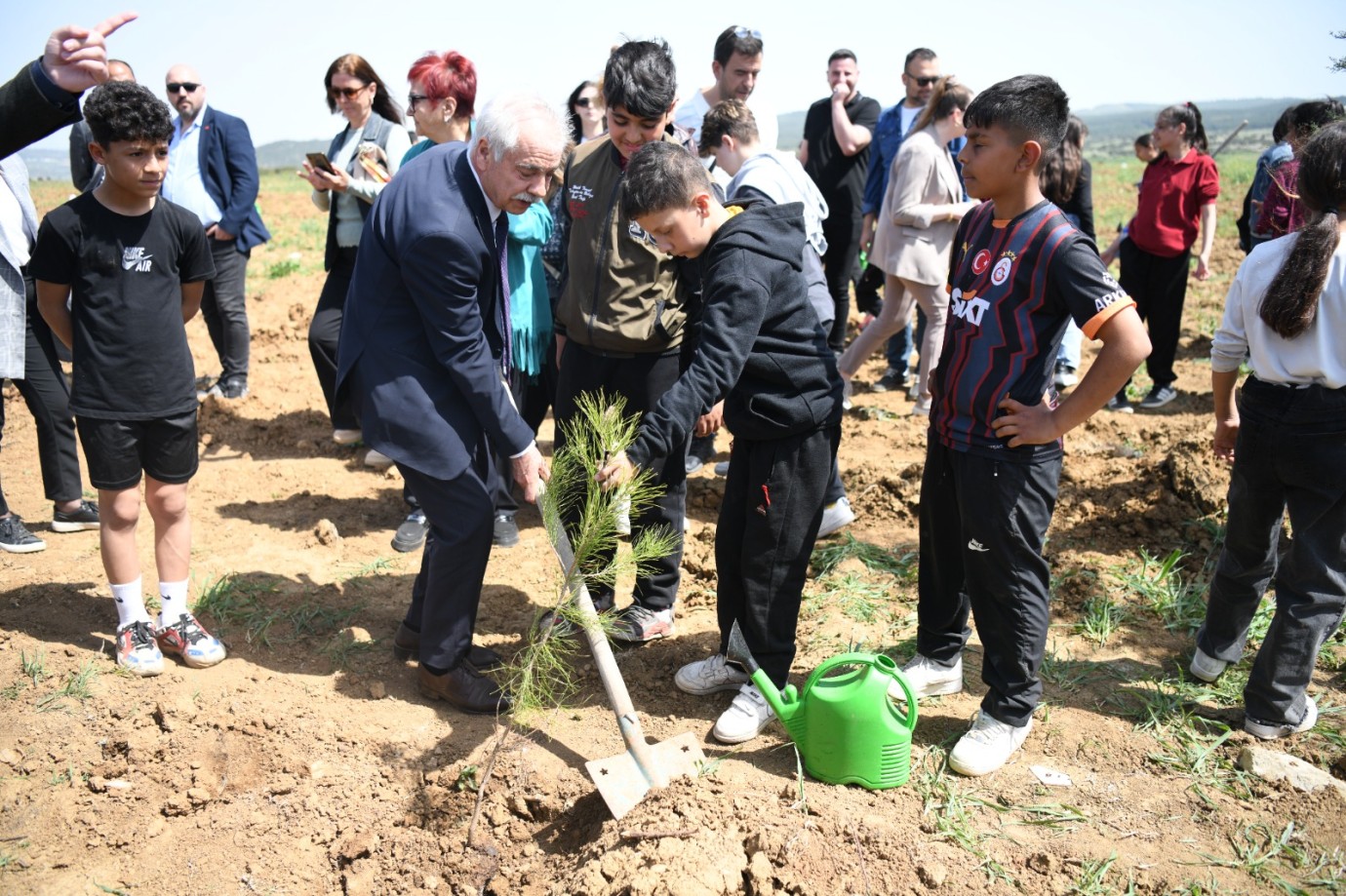 Keşan’ın yeşil geleceği için binlerce fidan toprakla buluştu
