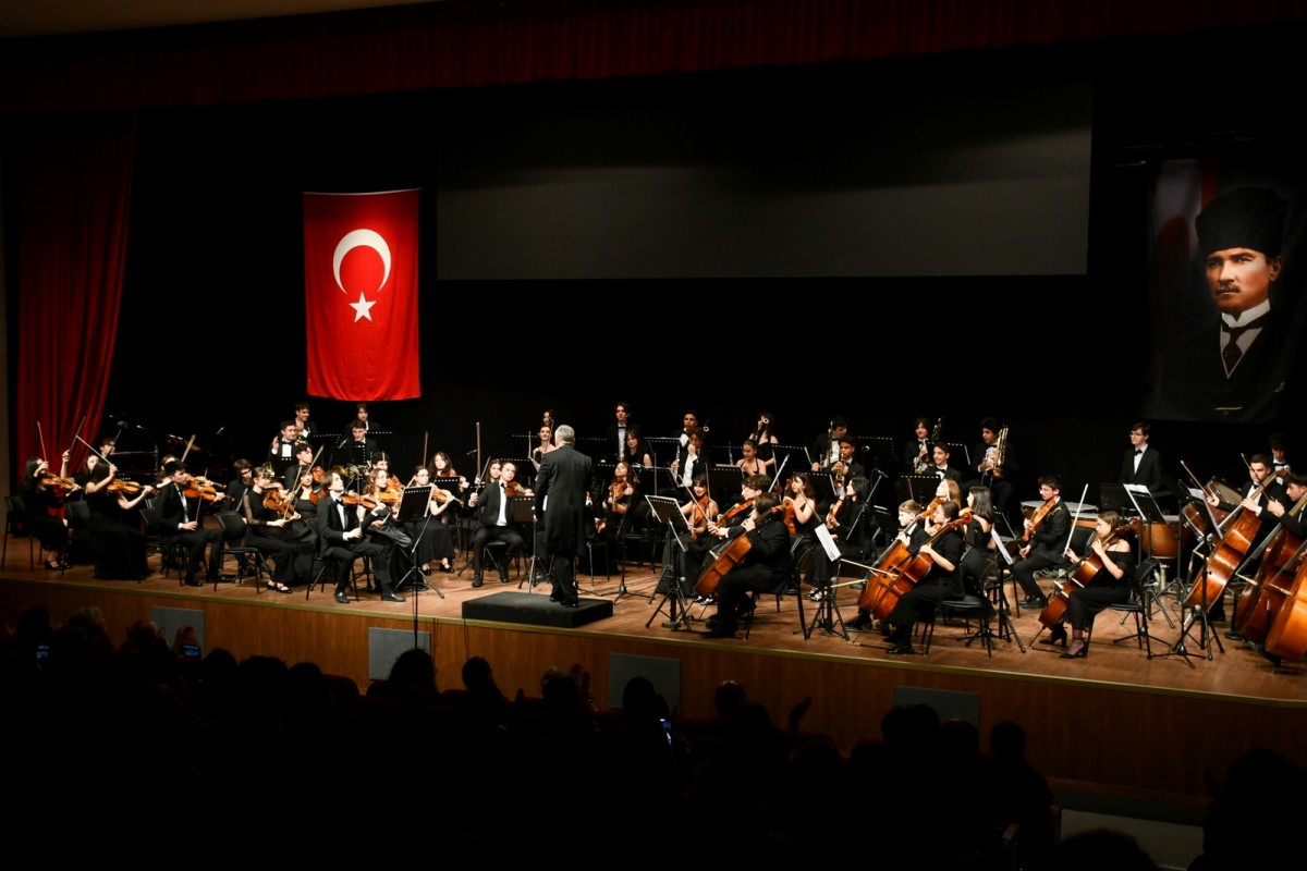 ÜAK SDEK Gençlik Orkestrası ÇOMÜ’de konser verdi