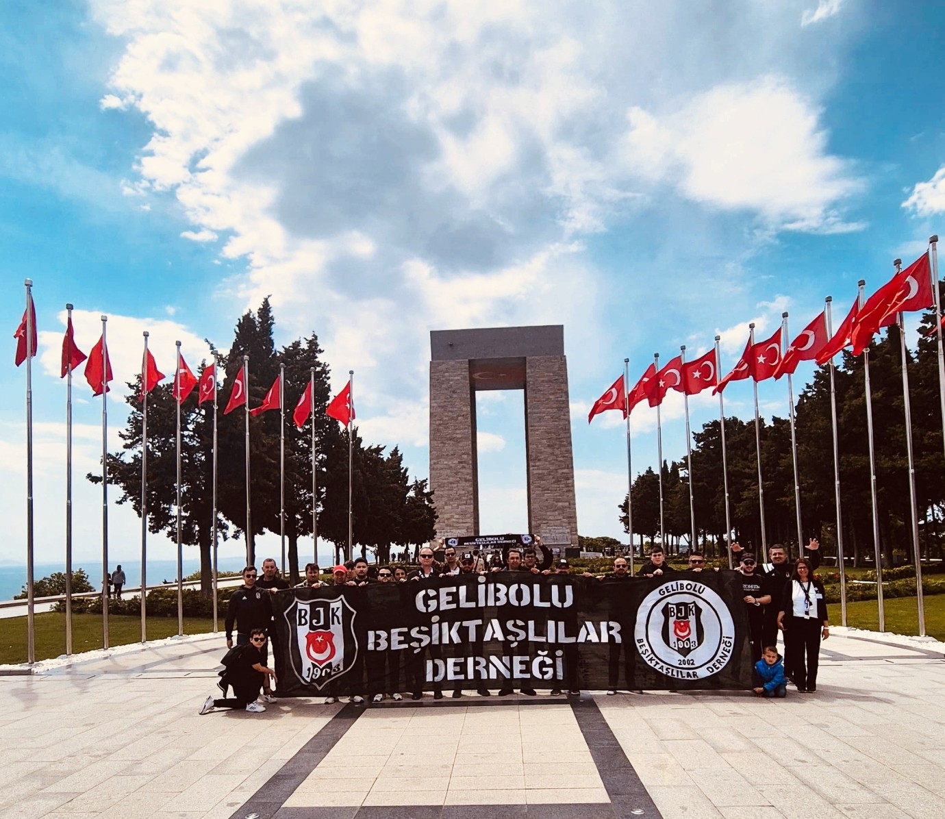 Siyah - beyazlılardan anlamlı ziyaret