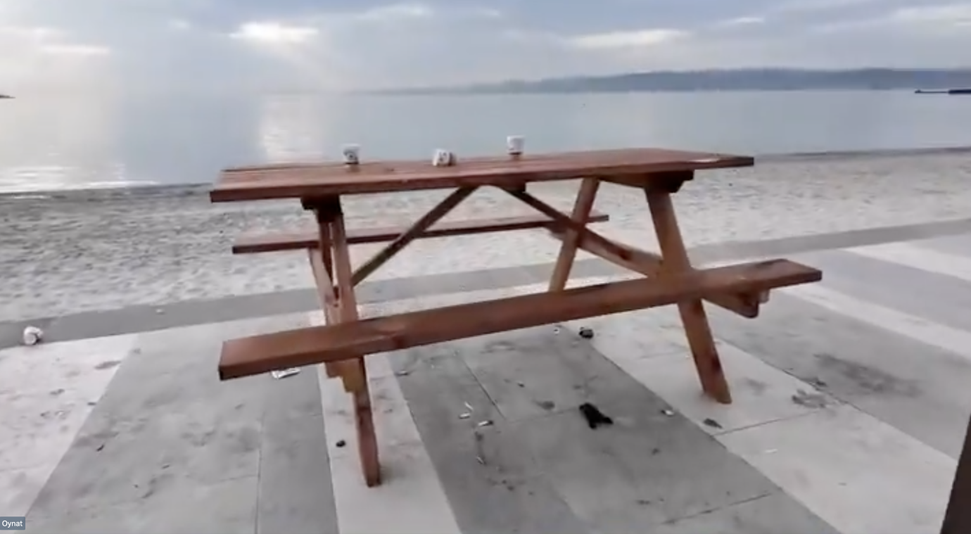 Gelibolu sahilleri “hatıra”larla dolup taşıyor: Pet şişe, poşet, izmarit...