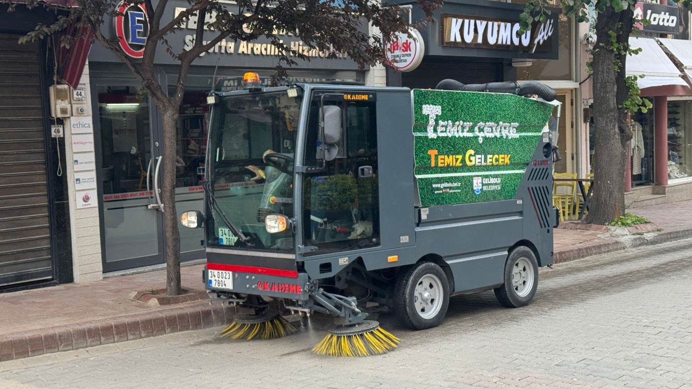 Yeni süpürme aracıyla daha temiz bir Gelibolu