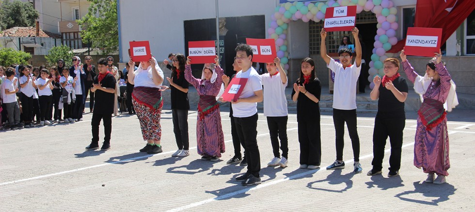 Gelibolu’da Engelliler Haftası’na anlamlı kutlama