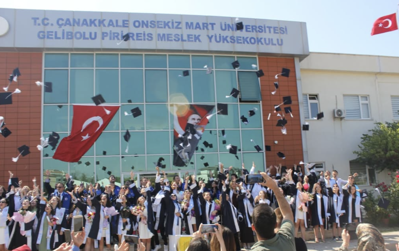 Gelibolu Piri Reis MYO’da 30. mezuniyet coşkusu