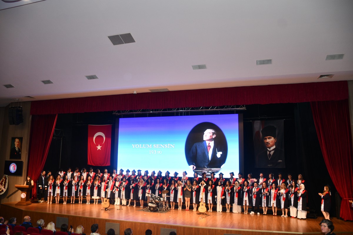 Diş Hekimliği Fakültesi, 2025 mezunlarını verdi