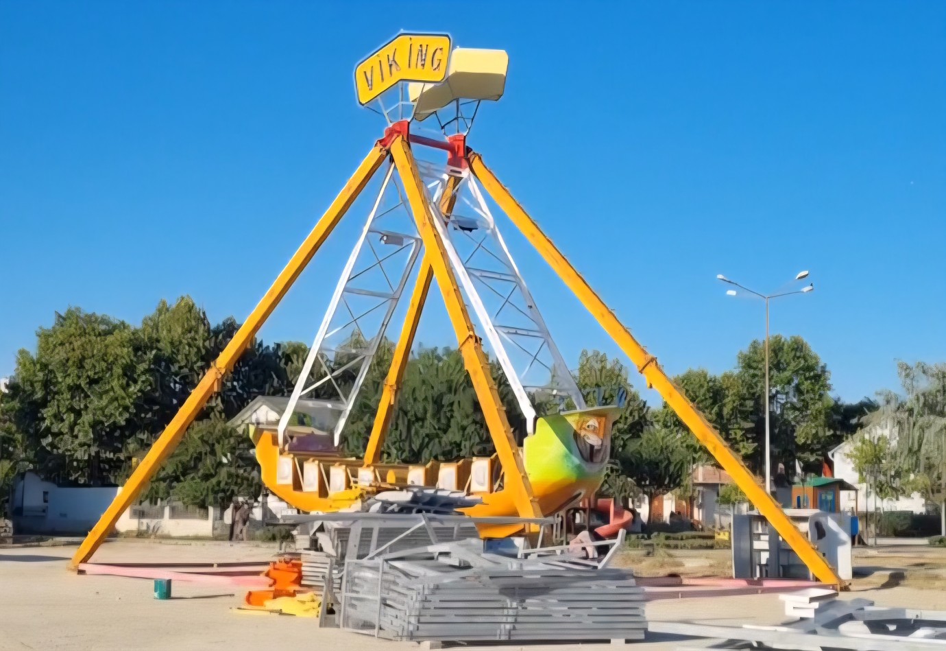 Lunaparkın kurulumuna başlandı