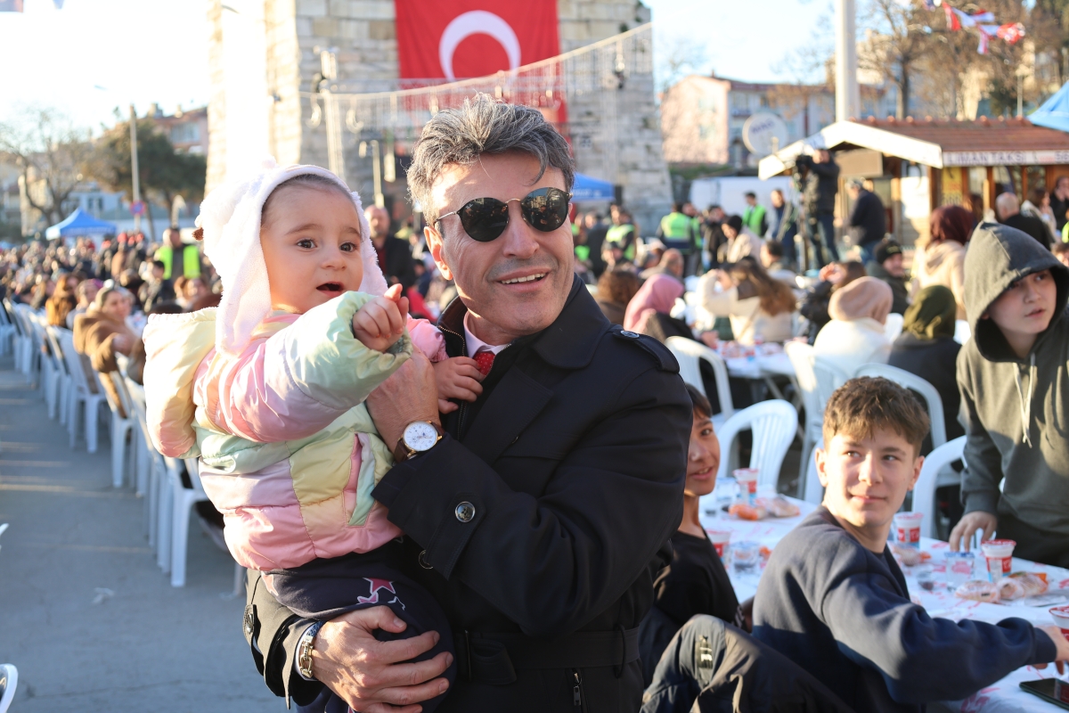 Başkan Soyuak'tan 23 Nisan mesajı: Geleceğimiz çocuklarımızın ellerinde