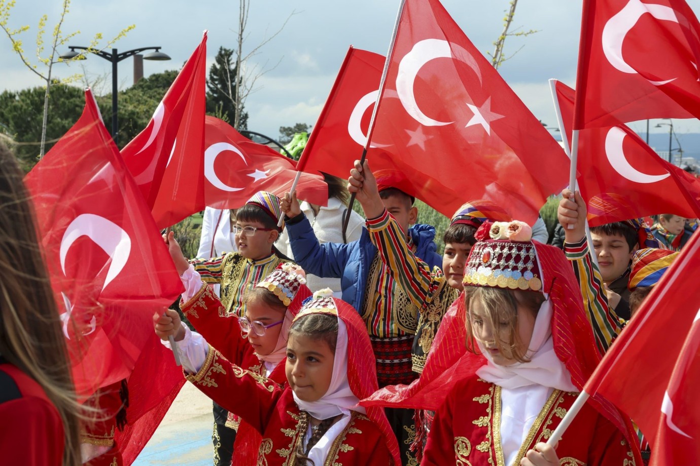 Çanakkale’de 23 Nisan coşkusu kortej ve etkinliklerle yaşandı