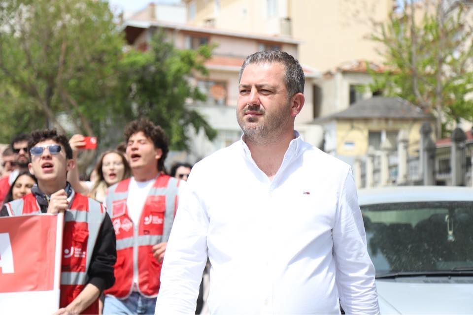 Yanlışlıkla Muharrem Erkek’i eleştirdi!