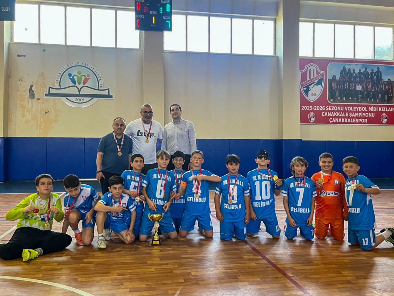 100. Yıl Barış Ortaokulu’ndan futsalda şampiyonluk