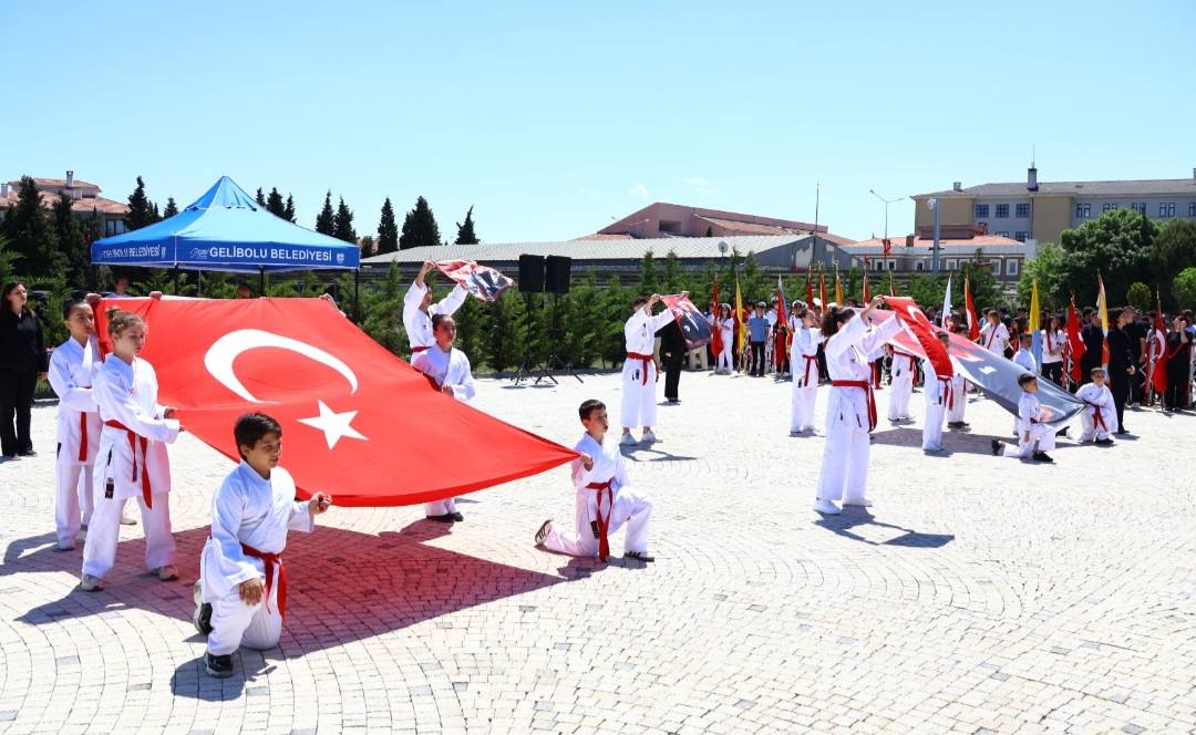 19 Mayıs Gelibolu'da coşkuyla kutlandı