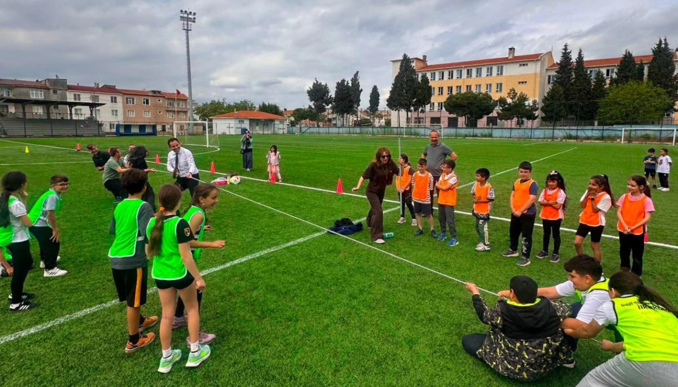 Gelibolu’da Geleneksel Çocuk Oyunları Şenliği coşkusu