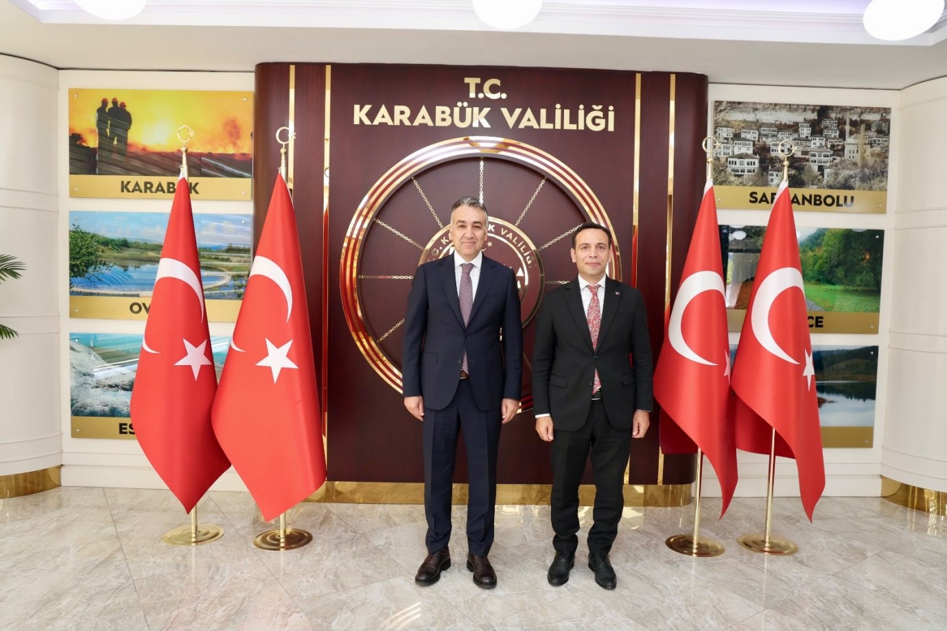Kaymakam Koç'tan Gelibolu'nun eski kaymakamına ziyaret
