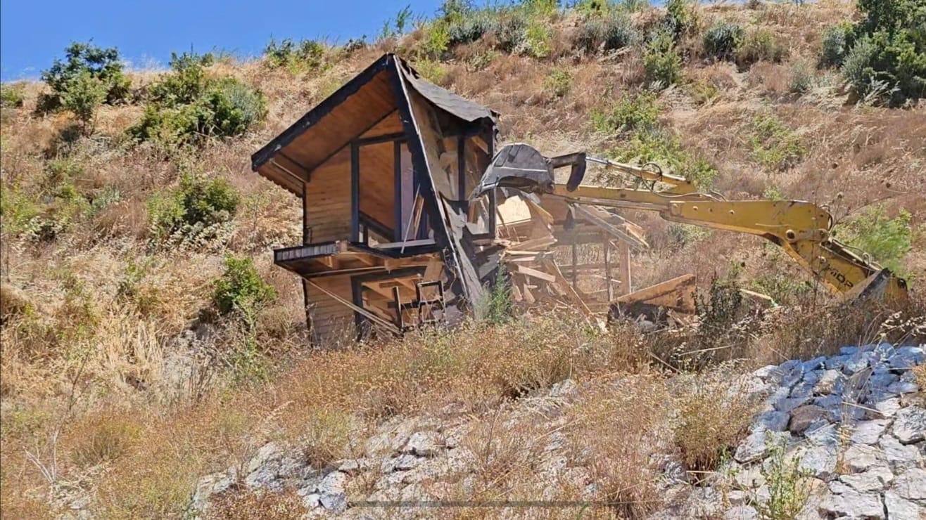 Çanakkale’de temmuz ayında 16 kaçak yapı yıkıldı