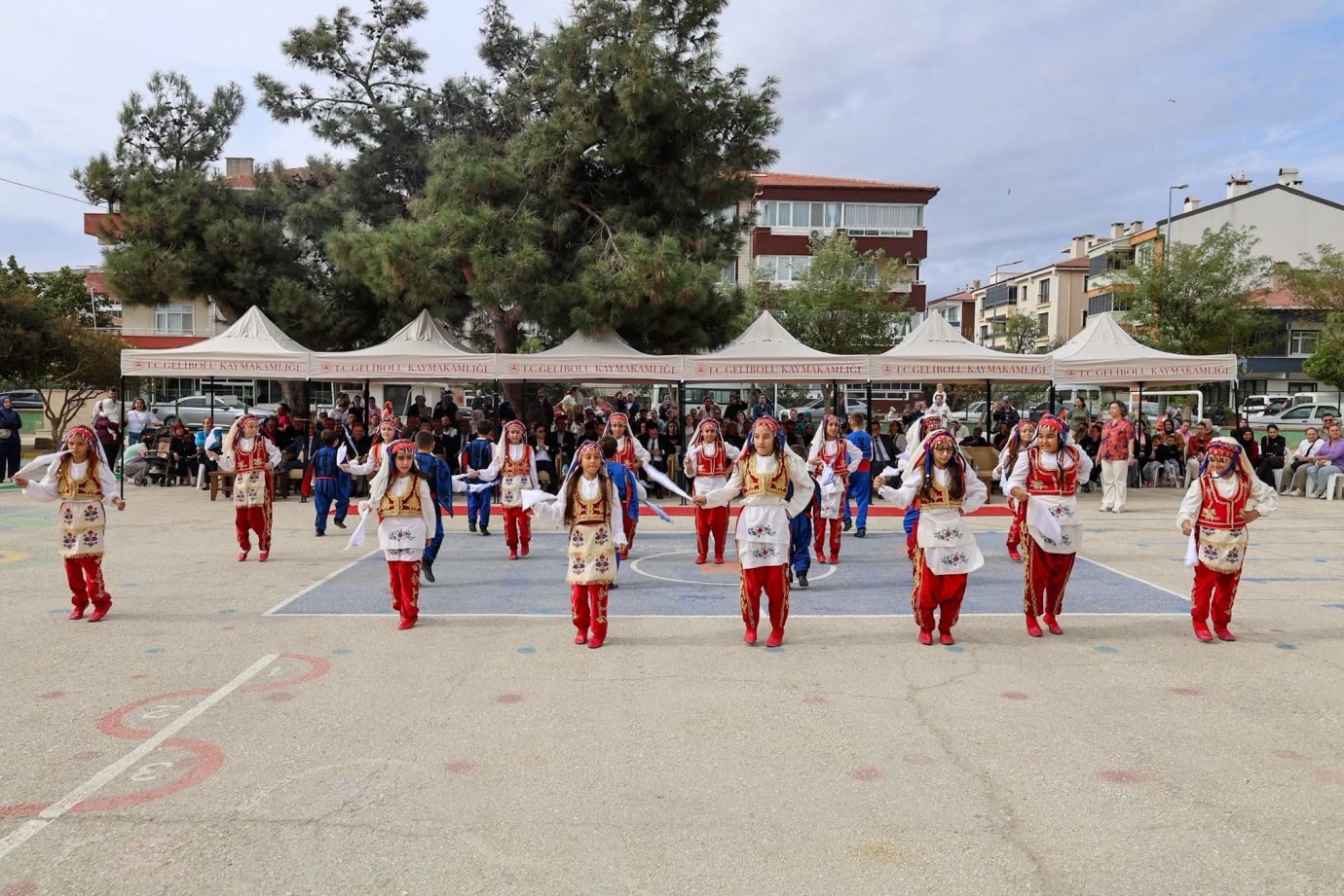 Gelibolu’da İlköğretim Haftası coşkuyla kutlandı
