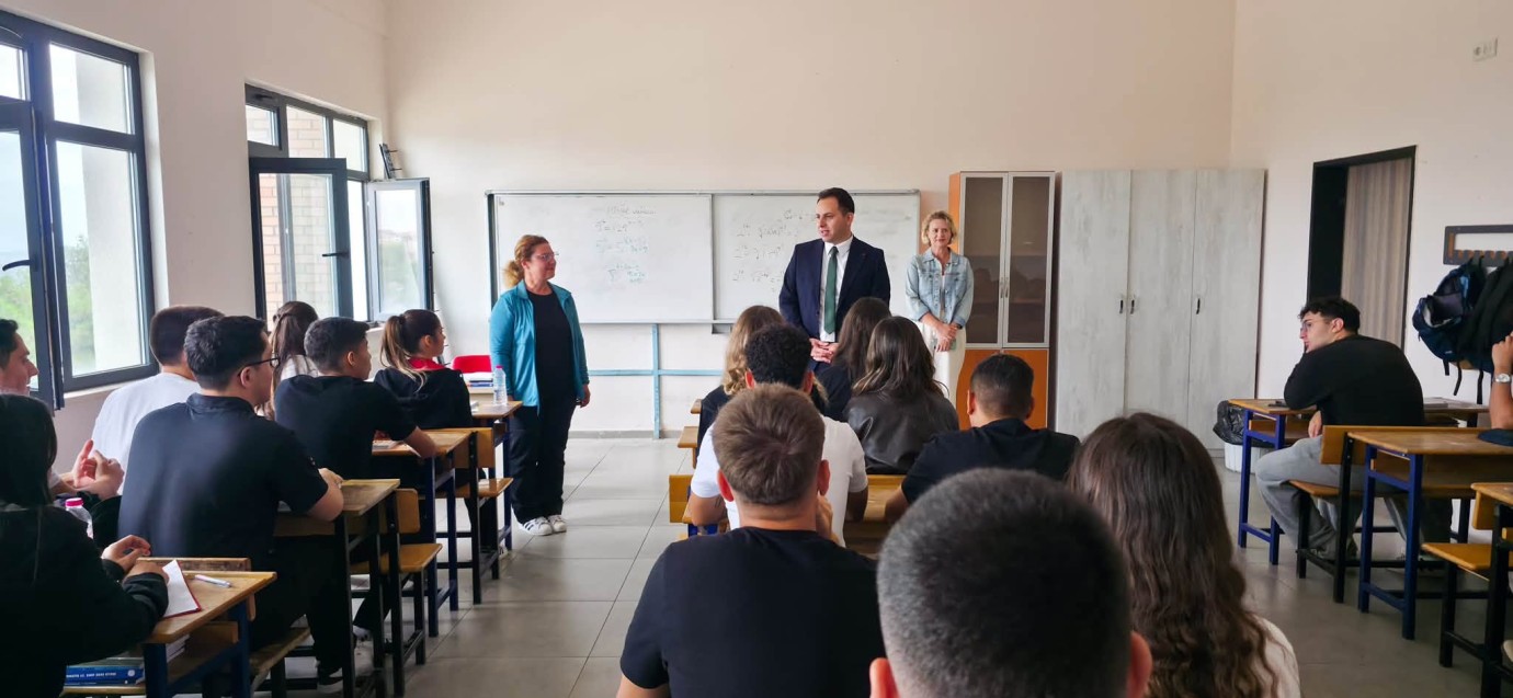 Kadir Aydın’dan Gelibolu Anadolu Lisesine yeni yerinde ziyaret