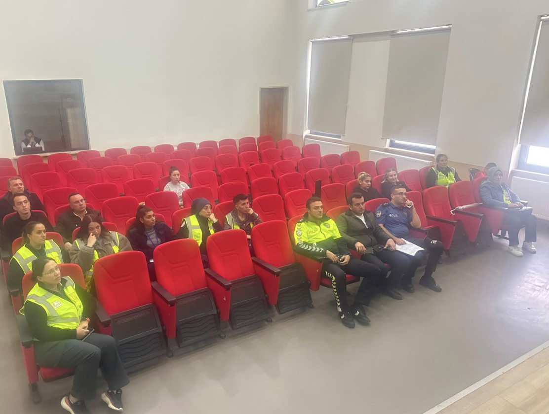 Gelibolu’da okul bahçe görevlilerine yönelik güvenlik semineri düzenlendi