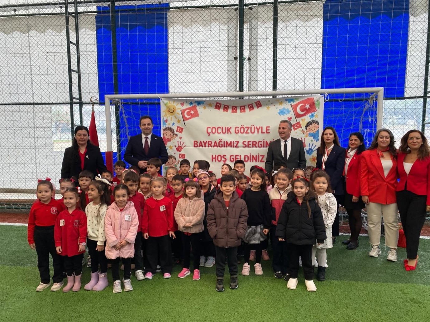 Gelibolu’da “Çocuk Gözüyle Bayrağımız” sergisi açıldı