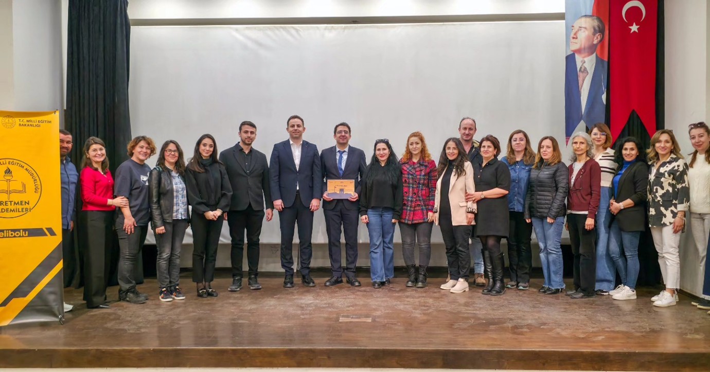 Gelibolu’da öğretmenlere “STEM ve Yapay Zeka” eğitimi verildi