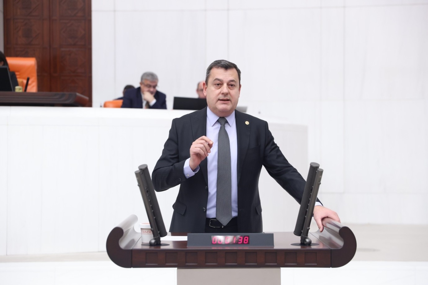 CHP'li Gündoğdu: Çiftçiyi ihmal edenler açlık krizine tohum atar