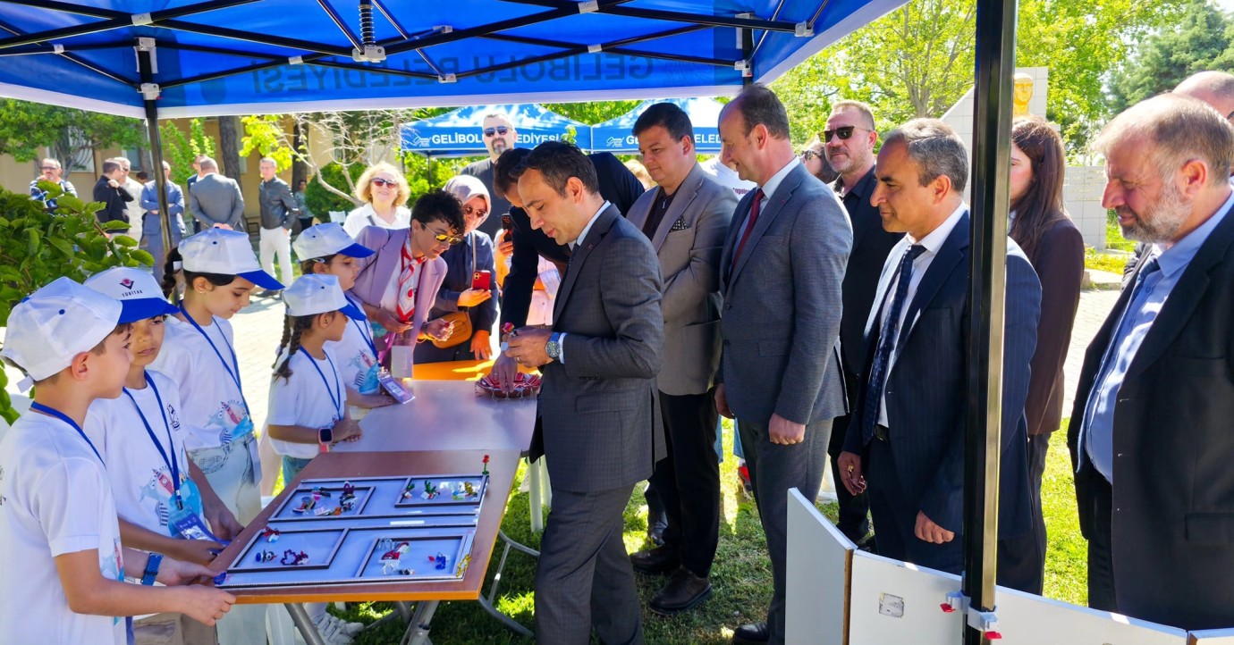 Gelibolu BİLSEM'de TÜBİTAK 4006 Bilim Fuarı açıldı