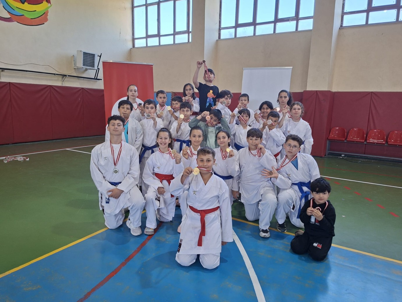 Gelibolu Jimka Spor Kulübünden madalya yağmuru