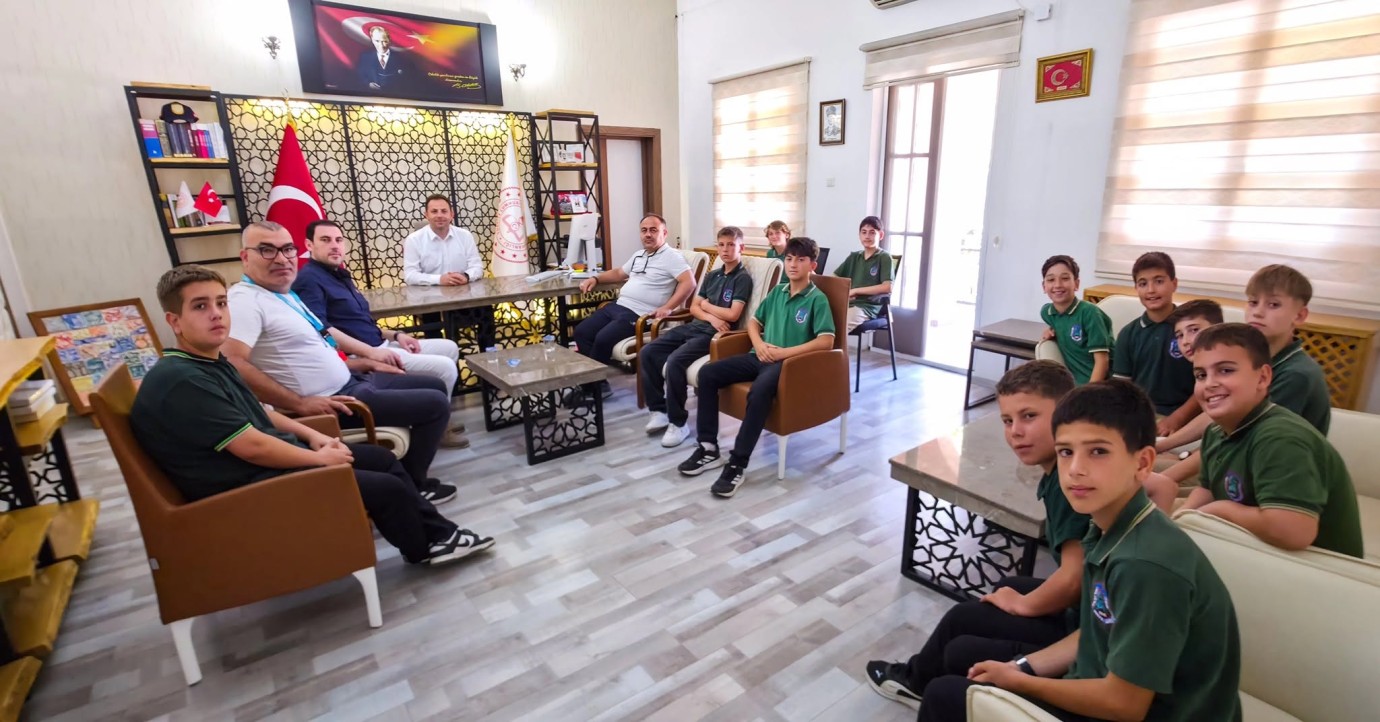 Çanakkale şampiyonları Müdür Aydın’ın konuğu oldu