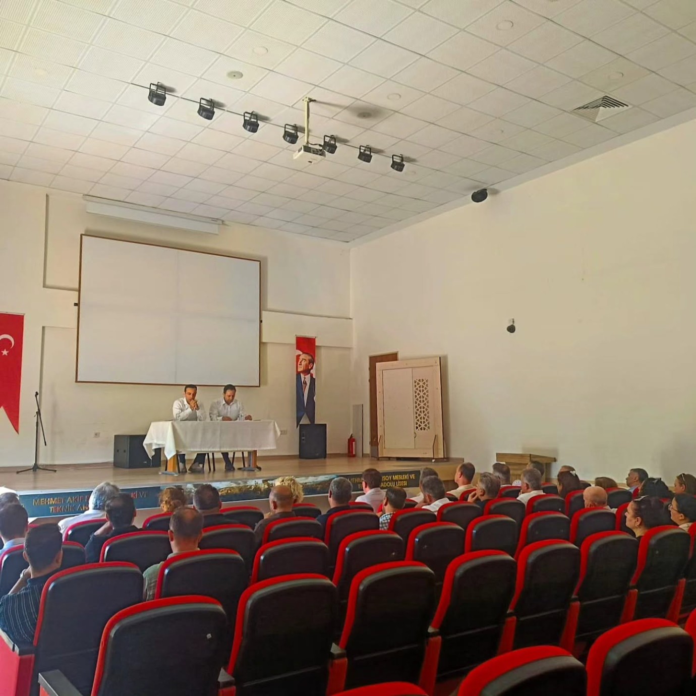 Gelibolu’da eğitim yılı değerlendirme toplantısı gerçekleştirildi