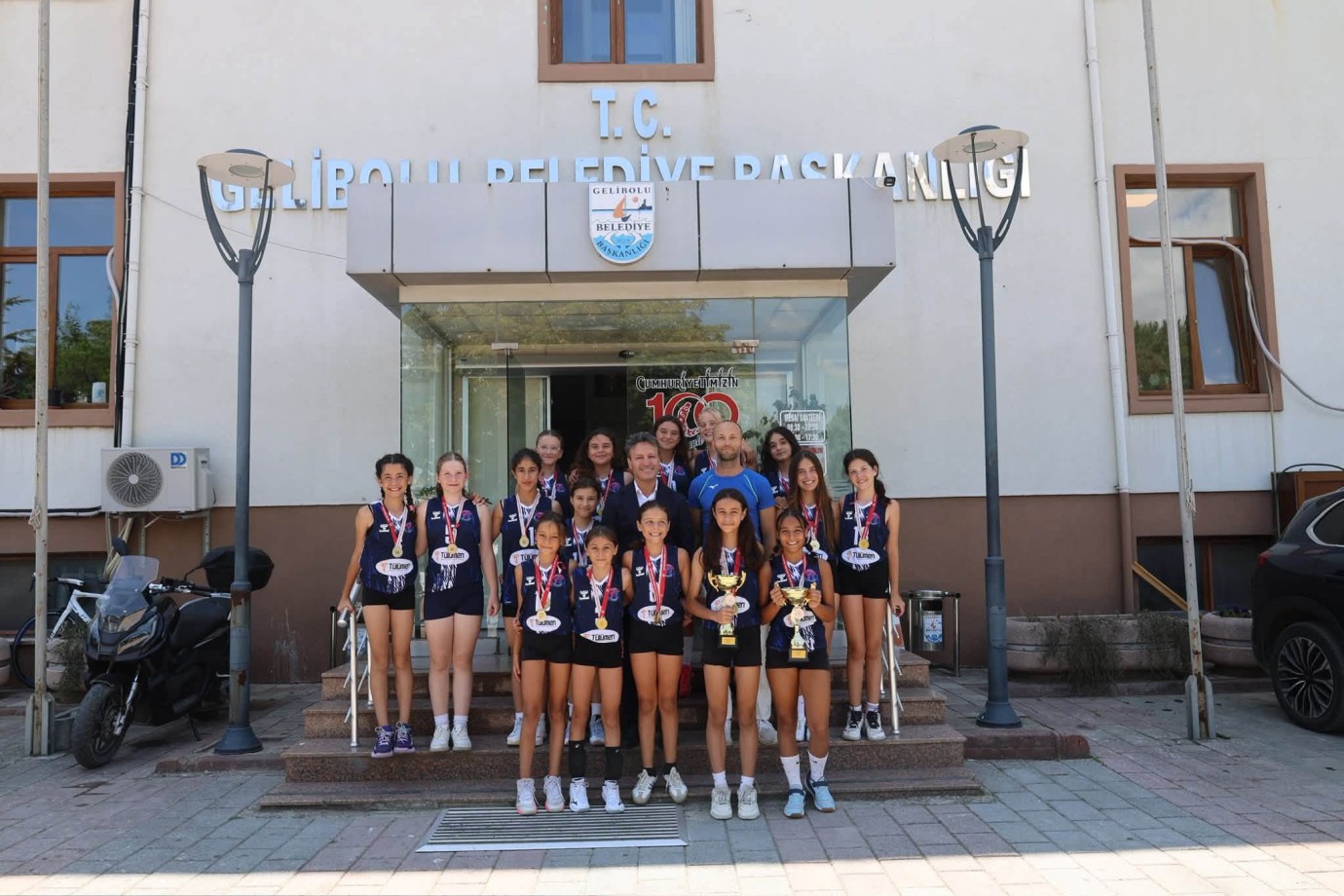 Şampiyon voleybolculardan Başkan Soyuak'a ziyaret