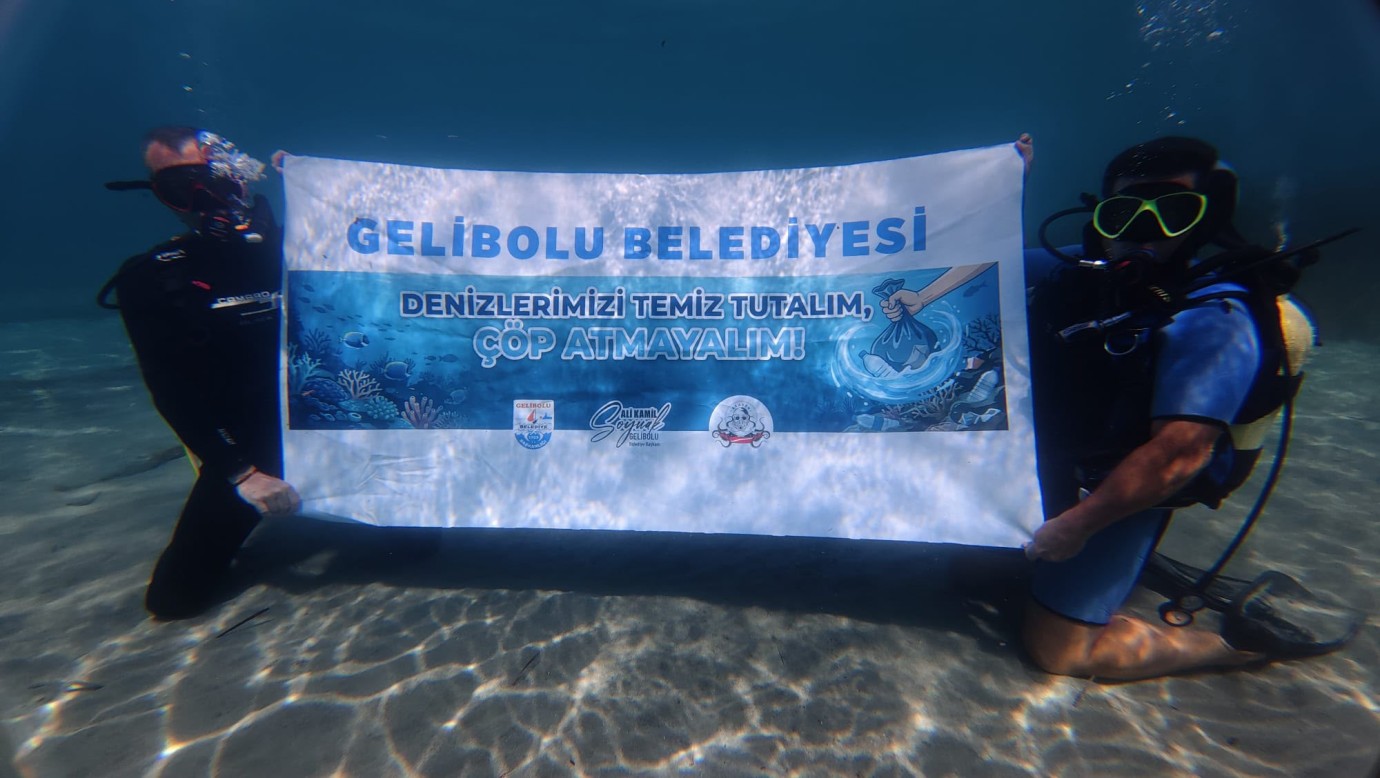 Önce temizlik, sonra mesaj: Denizlerimizi temiz tutalım